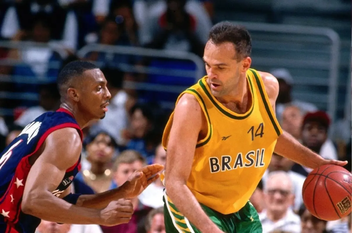 Oscar Schmidt marcou cerca de 10 mil pontos a mais que Michael Jordan e Kobe Bryant, astros da NBA; veja números