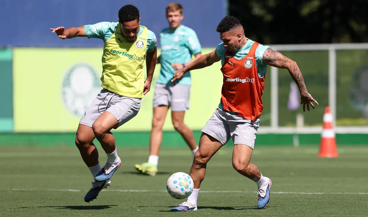 Paulinho treina normalmente e pode ser novidade no Palmeiras para estreia na Copa do Brasil