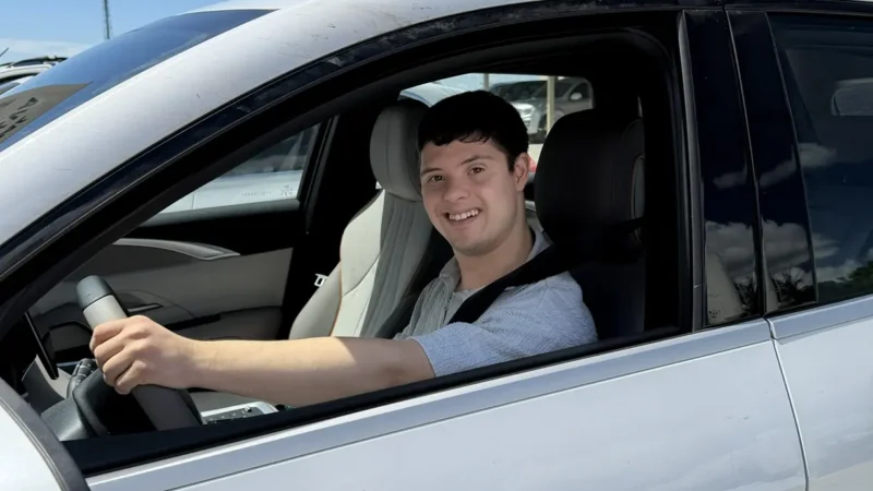 Primeiro condutor com síndrome de Down habilitado em Goiás