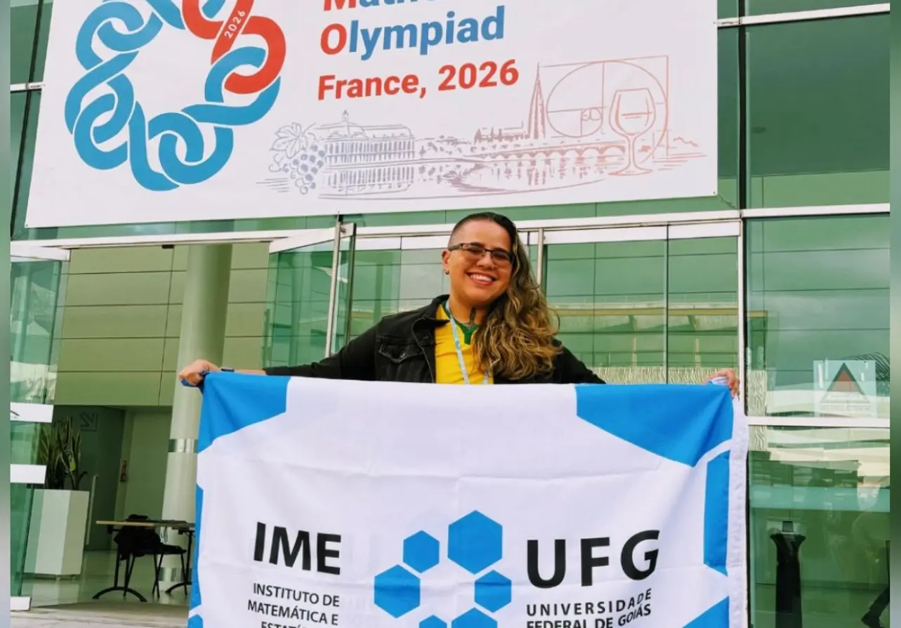 Professora da UFG brilha em olimpíada de matemática na Europa