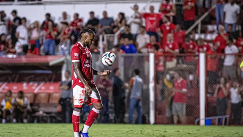 Rafa Silva exalta trabalho de Guto Ferreira após vitória do Vila Nova na Série B