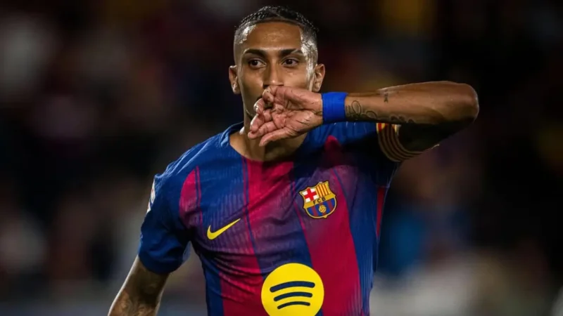 Raphinha pode voltar no próximo jogo do Barcelona e vira alívio para seleção brasileira em meio a lesões