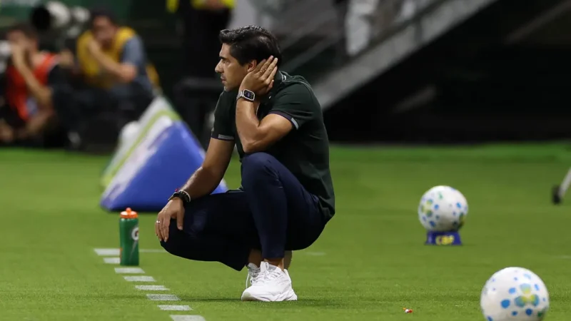 STJD reduz pena, mas Abel Ferreira ficará fora do comando do Palmeiras por mais quatro jogos