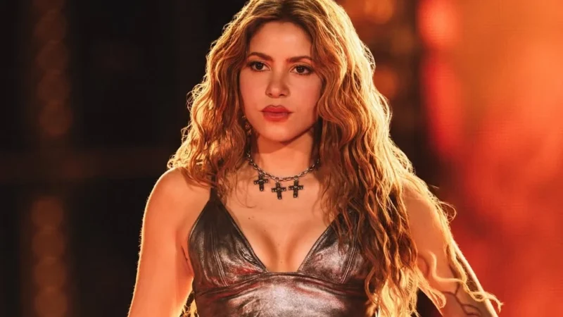 Shakira leva a Copacabana tributo às mulheres