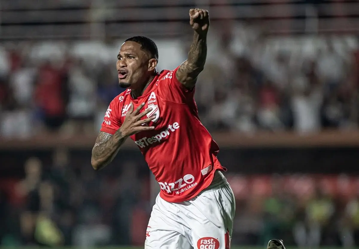 Tem ex-jogador do Vila Nova no álbum da Copa do Mundo