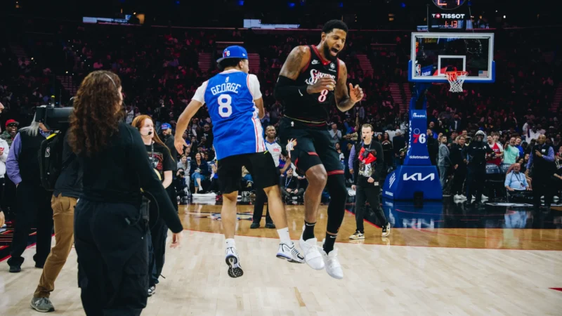 Torcedor do Philadelphia 76ers acerta arremesso do meio da quadra e fatura 10 mil doláres (R$ 50 mil reais) na NBA; assista!