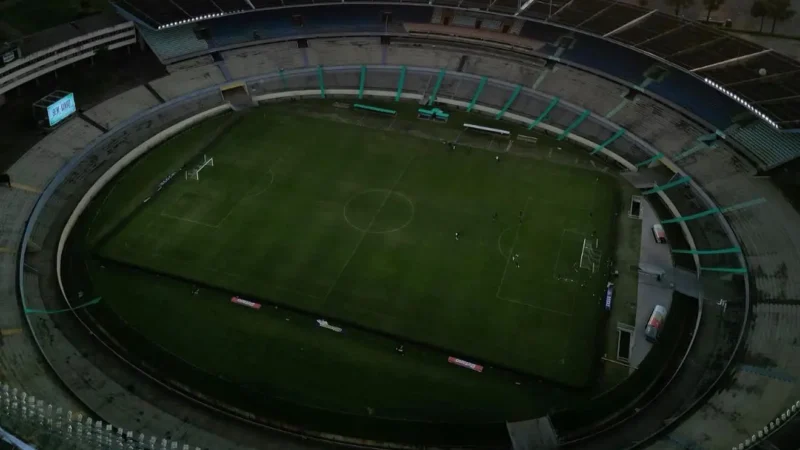 Torcida do Goiás pede clássico no Serra Dourada, mas diretoria descarta possibilidade