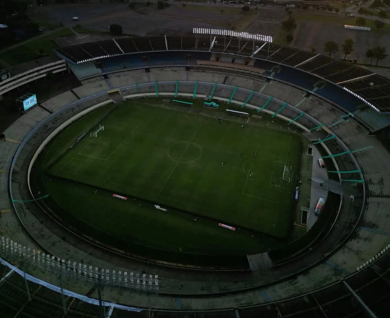 Torcida do Goiás pede clássico no Serra Dourada, mas diretoria descarta possibilidade