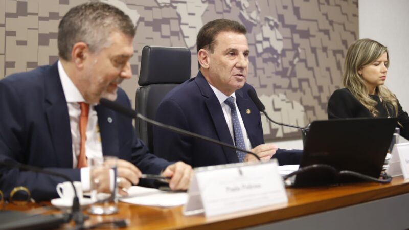 Vanderlan conduz audiência pública sobre data centers com IA