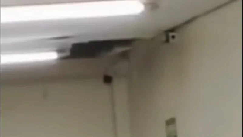 Vazamento em tubulação causa queda de teto na Santa Casa de Goiânia