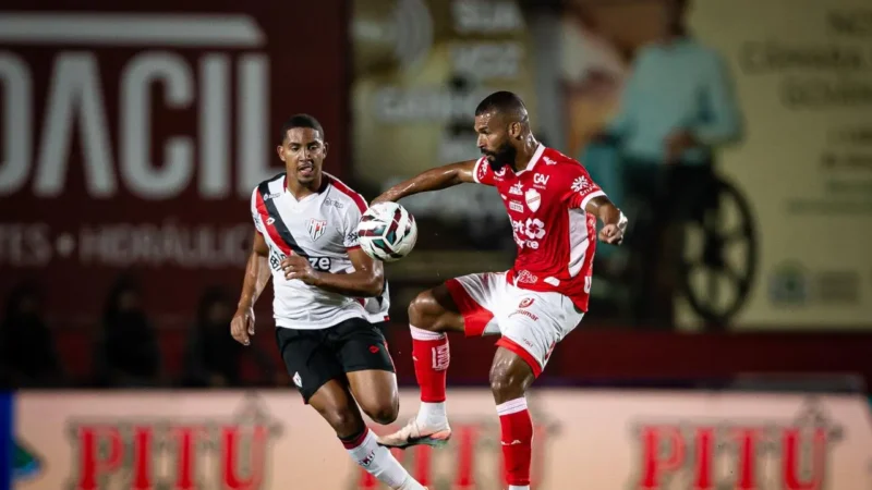Vila Nova busca virada no fim e bate Atlético no primeiro clássico goiano da Série B 2026