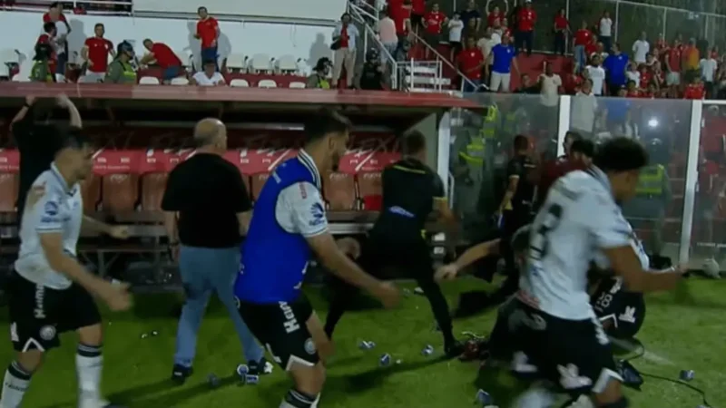 Vila Nova é denunciado pelo STJD sobre caso de racismo e confusão no duelo contra o Operário-PR