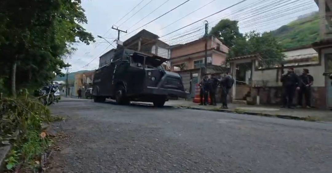 Polícia descobre ponto estratégico disputado por facções no Rio