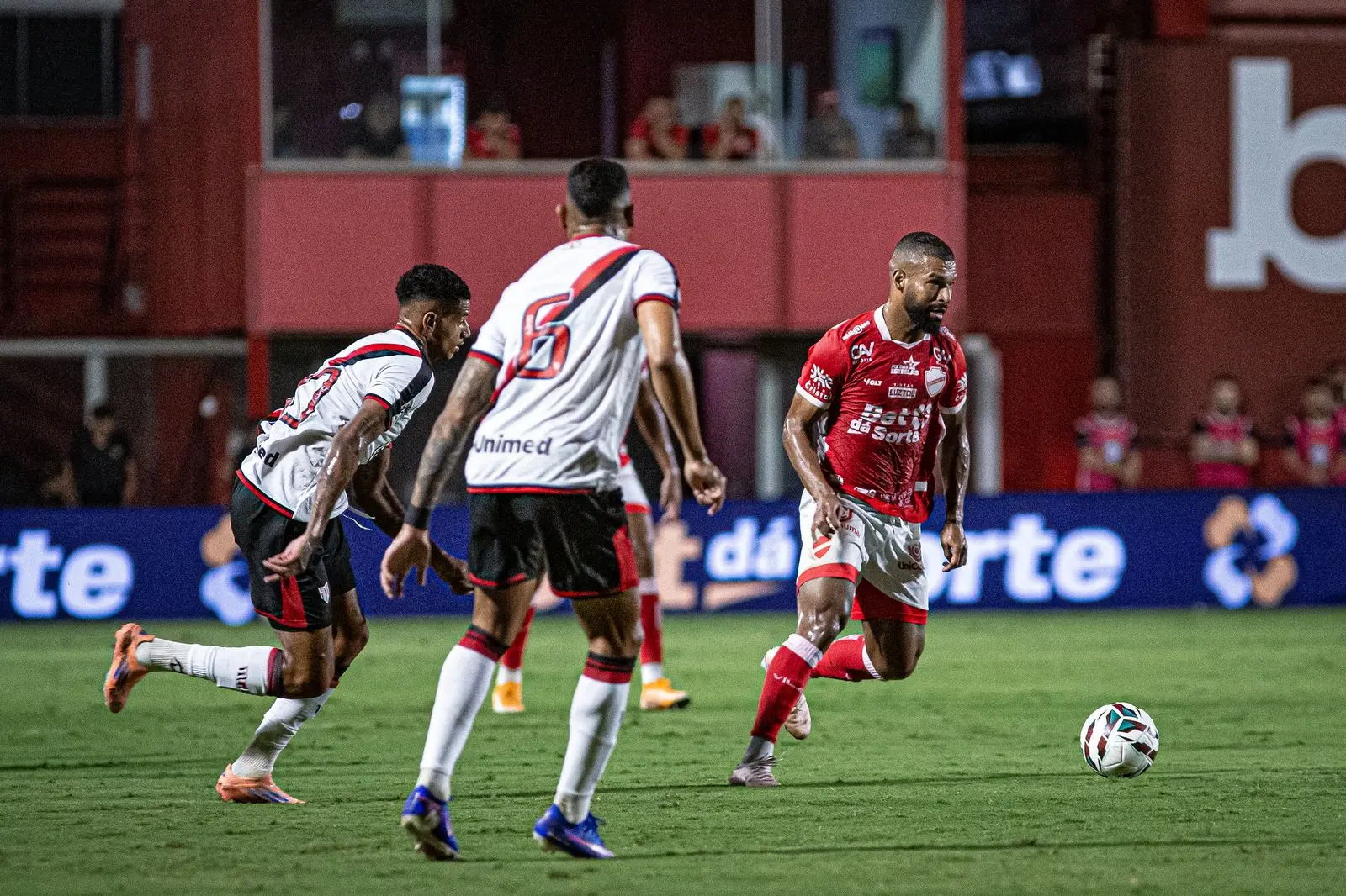 Willian Maranhão destaca bom início do Vila Nova na Série B, mas pede “pés no chão”
