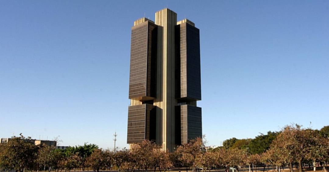 Focus mantém inflação pressionada e indica juros elevados por mais tempo