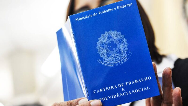 Brasileiro ainda prefere carteira assinada, aponta pesquisa da CNI