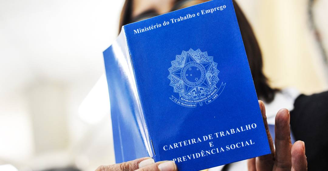 Brasileiro ainda prefere carteira assinada, aponta pesquisa da CNI