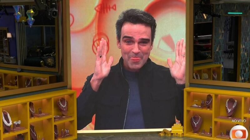 Tadeu Schmidt quebra protocolo e compartilha luto com Ana Paula no BBB 26