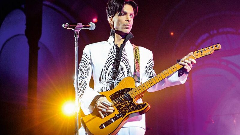 10 anos sem Prince: como o cantor desafiou as convenções do que é ser um astro pop