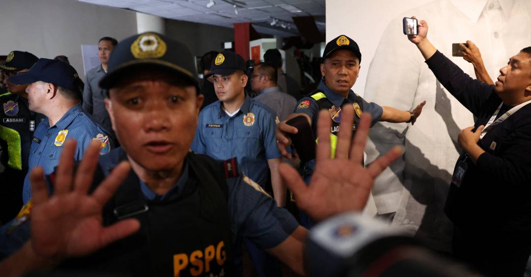 Vídeo: Senado das Filipinas tem tiroteio e confusão em operação para prender político