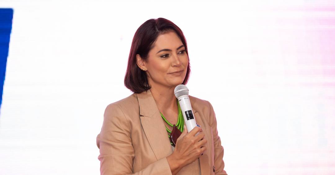 Michelle Bolsonaro aciona Janones na Justiça por fala sobre Vorcaro