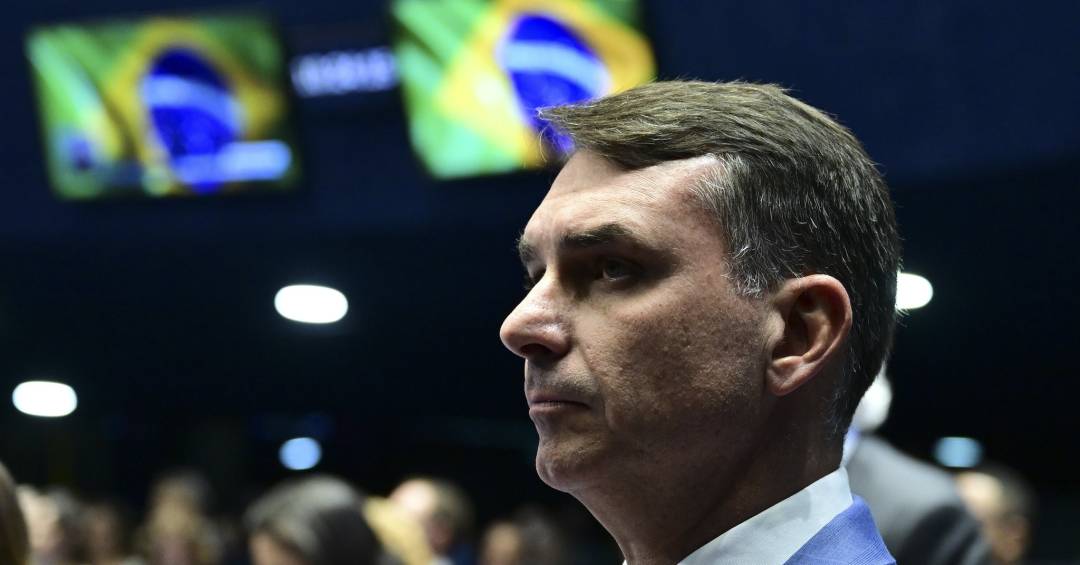 Após mudar versões sobre Vorcaro, Flávio agora diz que não tem ‘nada a esconder’