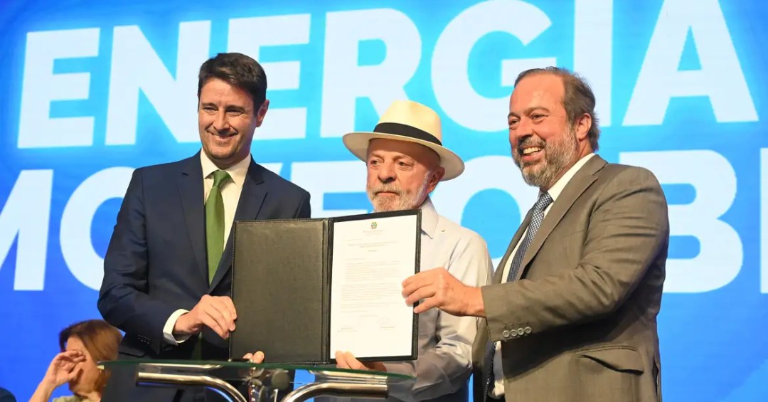 Governo renova contratos de energia em 13 estados; Enel fica de fora