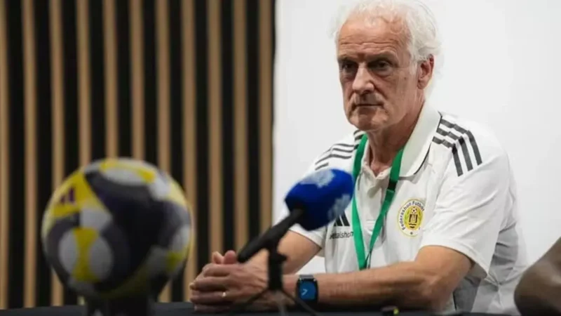 A um mês da Copa do Mundo, técnico pede demissão da seleção de Curaçao