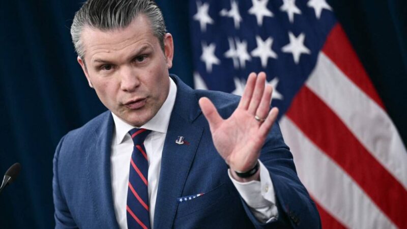 Hegseth garante que cessar-fogo com Irã ‘não acabou’ apesar de ataques em Ormuz