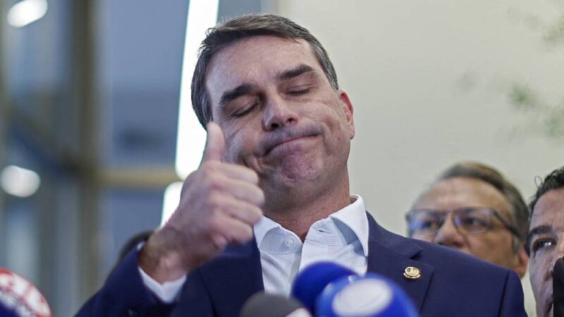 Chefe de comunicação da campanha de Flávio Bolsonaro deixa cargo