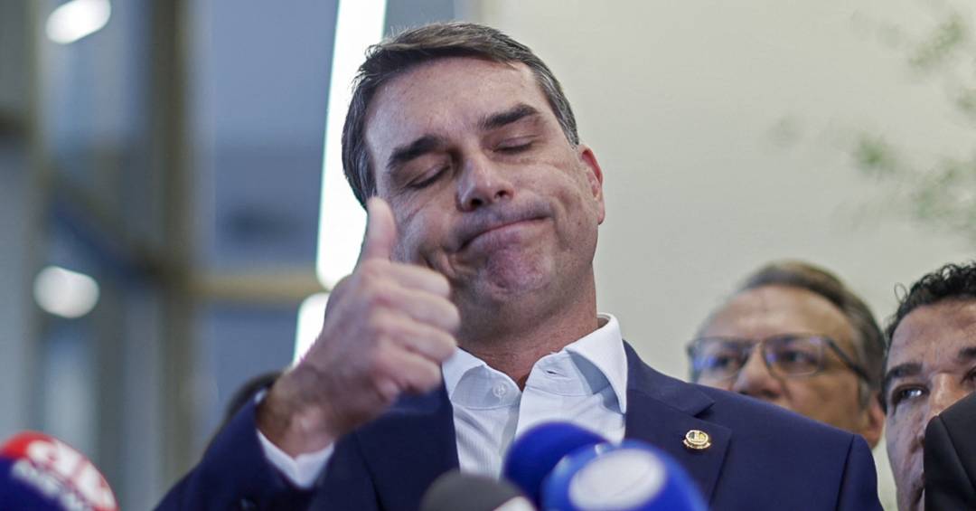 Chefe de comunicação da campanha de Flávio Bolsonaro deixa cargo