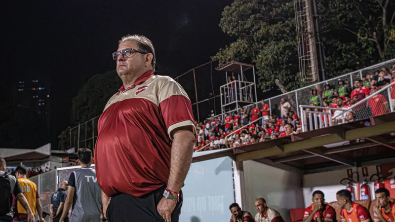 “Acabou o mundo”, Guto Ferreira ironiza empate do Vila Nova