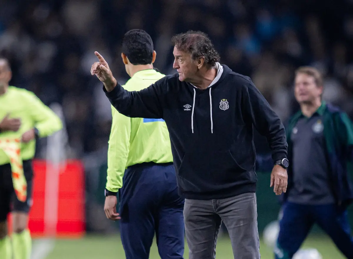 “Acho que a vaga dele está muito bem encaminhada”, diz Cuca sobre a convocação de Neymar para a seleção