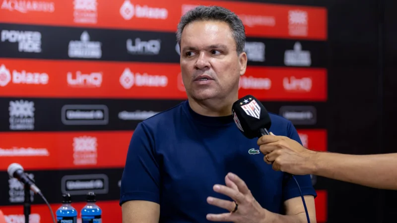 Adson diz que esperava mais do técnico e cita Rafael Lacerda após empate com o Juventude