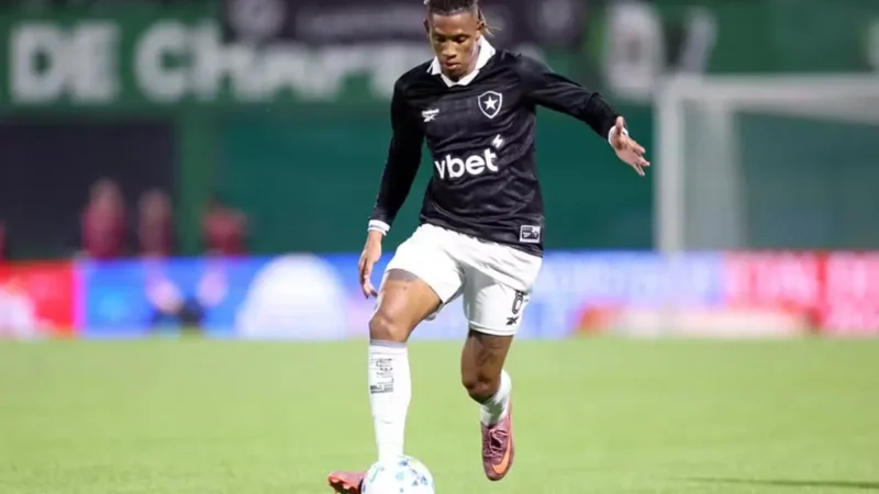 Afastado, Danilo não será relacionado até a Copa do Mundo e não deve voltar a jogar pelo Botafogo