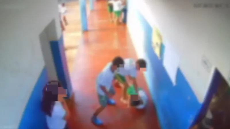 Aluno com TDAH é agredido por colegas dentro de escola em Barro Alto; vídeo