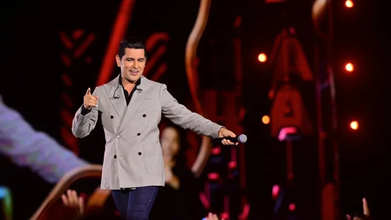 Após 13 anos, Léo Magalhães retorna à Pecuária de Goiânia e anima público com clássicos do sertanejo