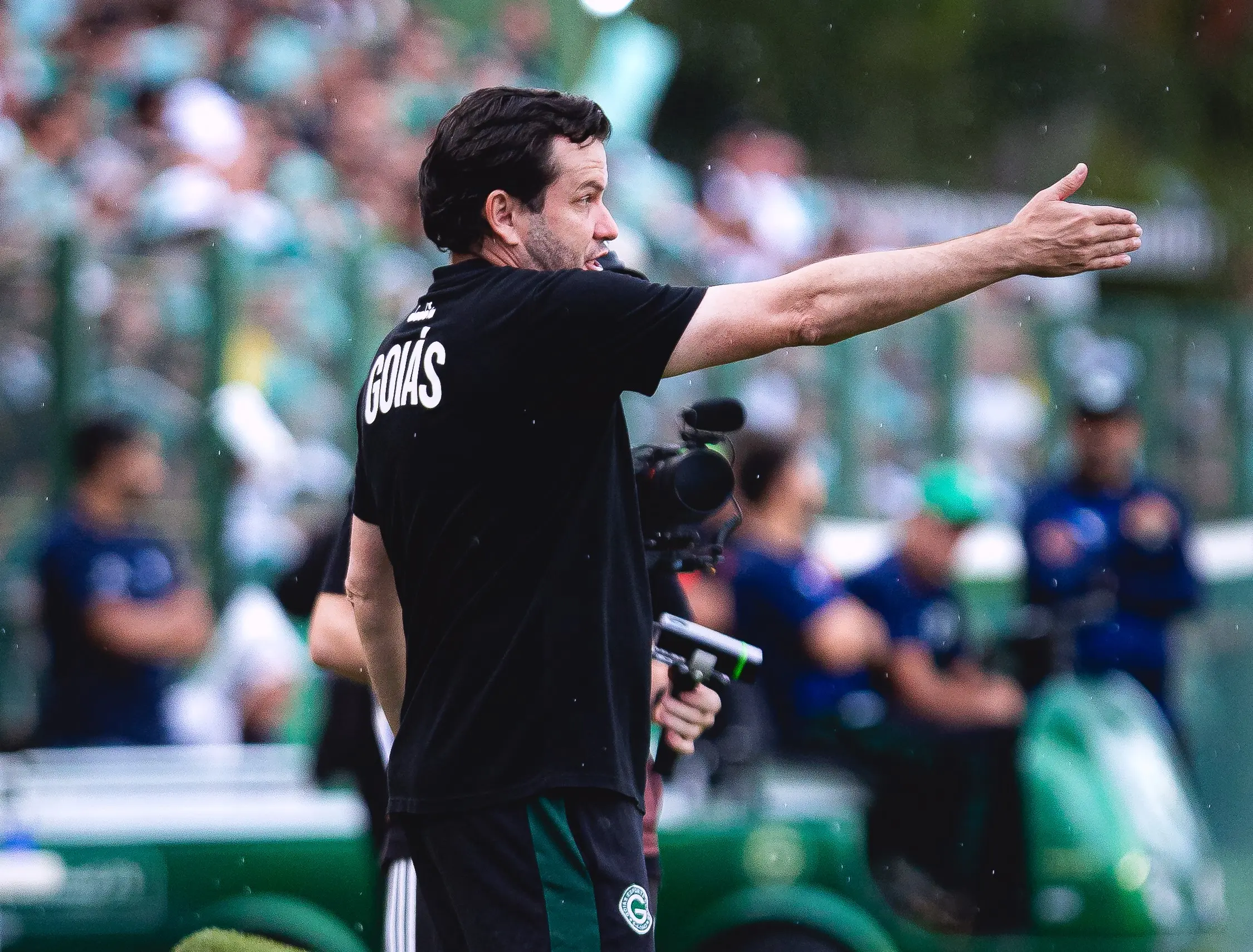 Após vitória no clássico, Daniel Paulista desabafa por informação vazada de dentro do clube: “trabalham contra o Goiás”