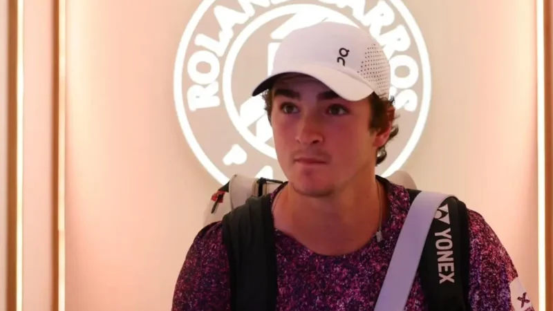 “Arrepiado. Tenho de desfrutar desses momentos”, comemora João Fonseca, após vitória sobre Djokovic