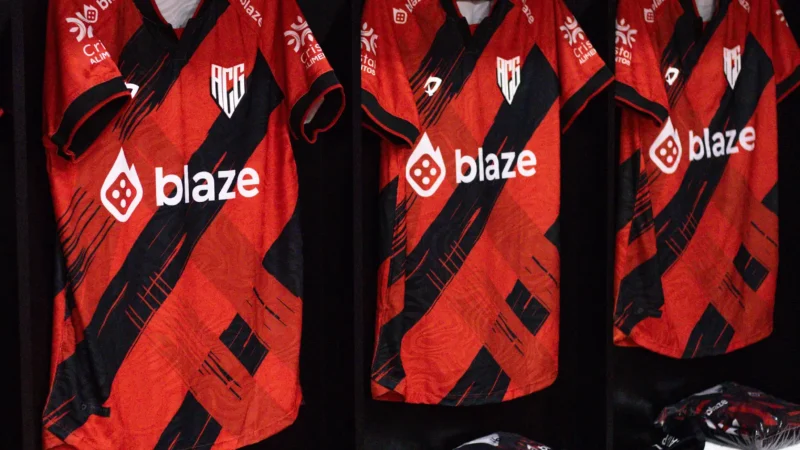 Atlético inicia venda de novos uniformes para a temporada 2026