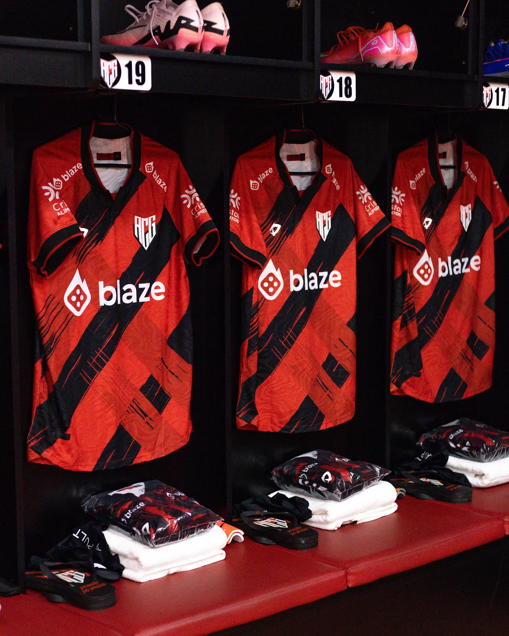 Atlético inicia venda de novos uniformes para a temporada 2026