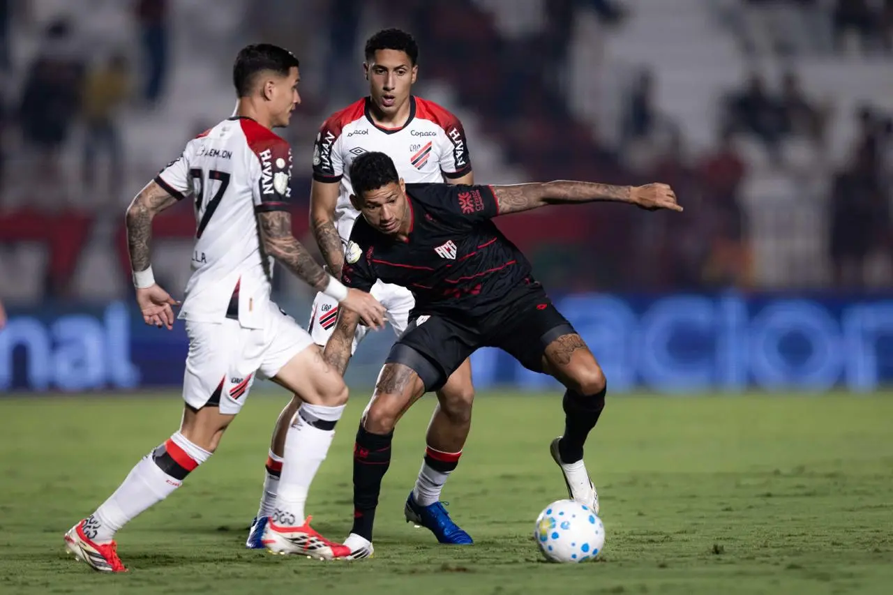 Atlético perde para o Athletico-PR nos pênaltis e é eliminado da Copa do Brasil
