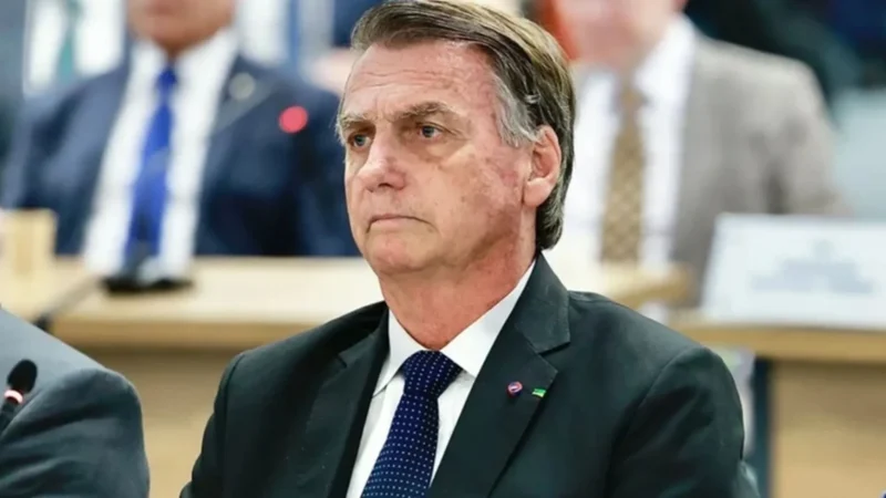 Bolsonaro passa bem após cirurgia no ombro
