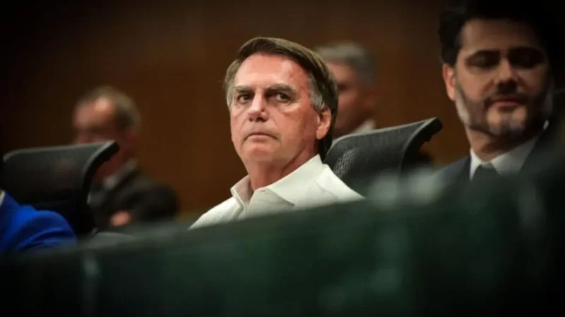 Bolsonaro passa por cirurgia no ombro