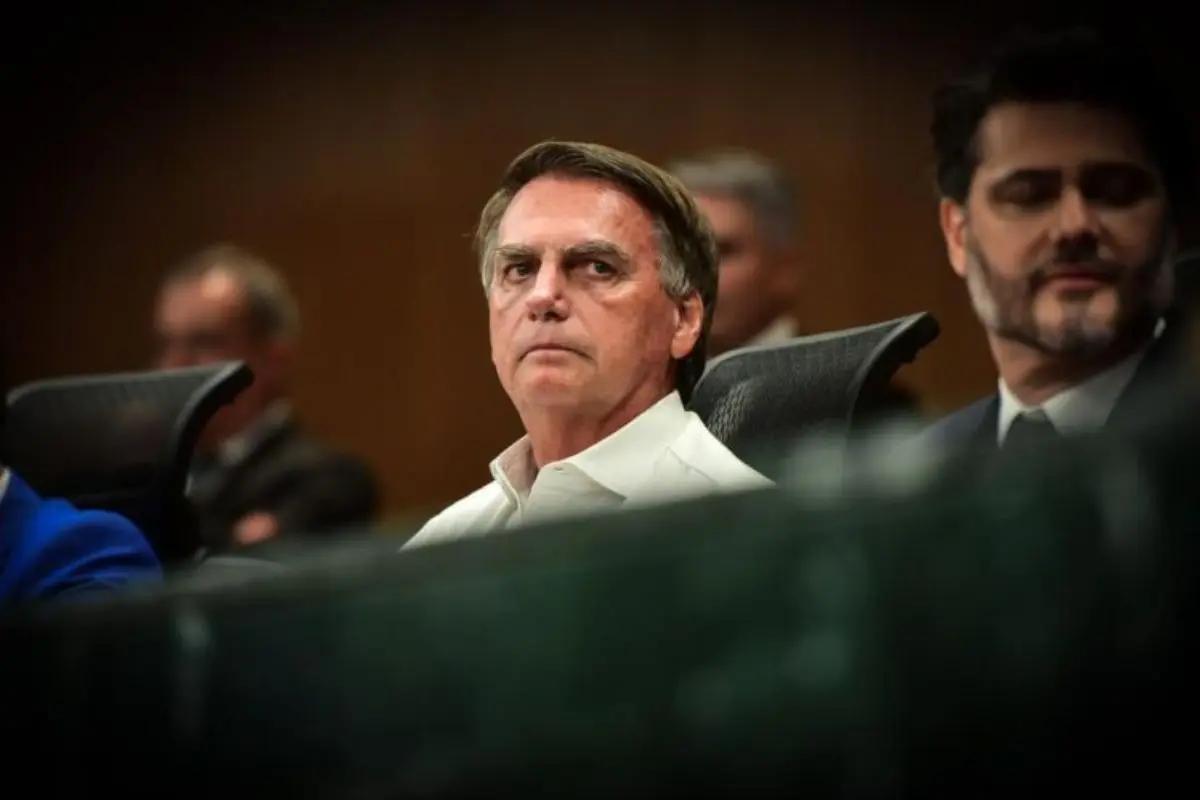 Bolsonaro passa por cirurgia no ombro