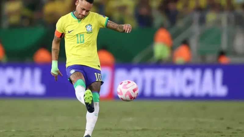 CBF diz que recebeu laudo sobre lesão de Neymar e que vai avaliá-lo em apresentação em Teresópolis