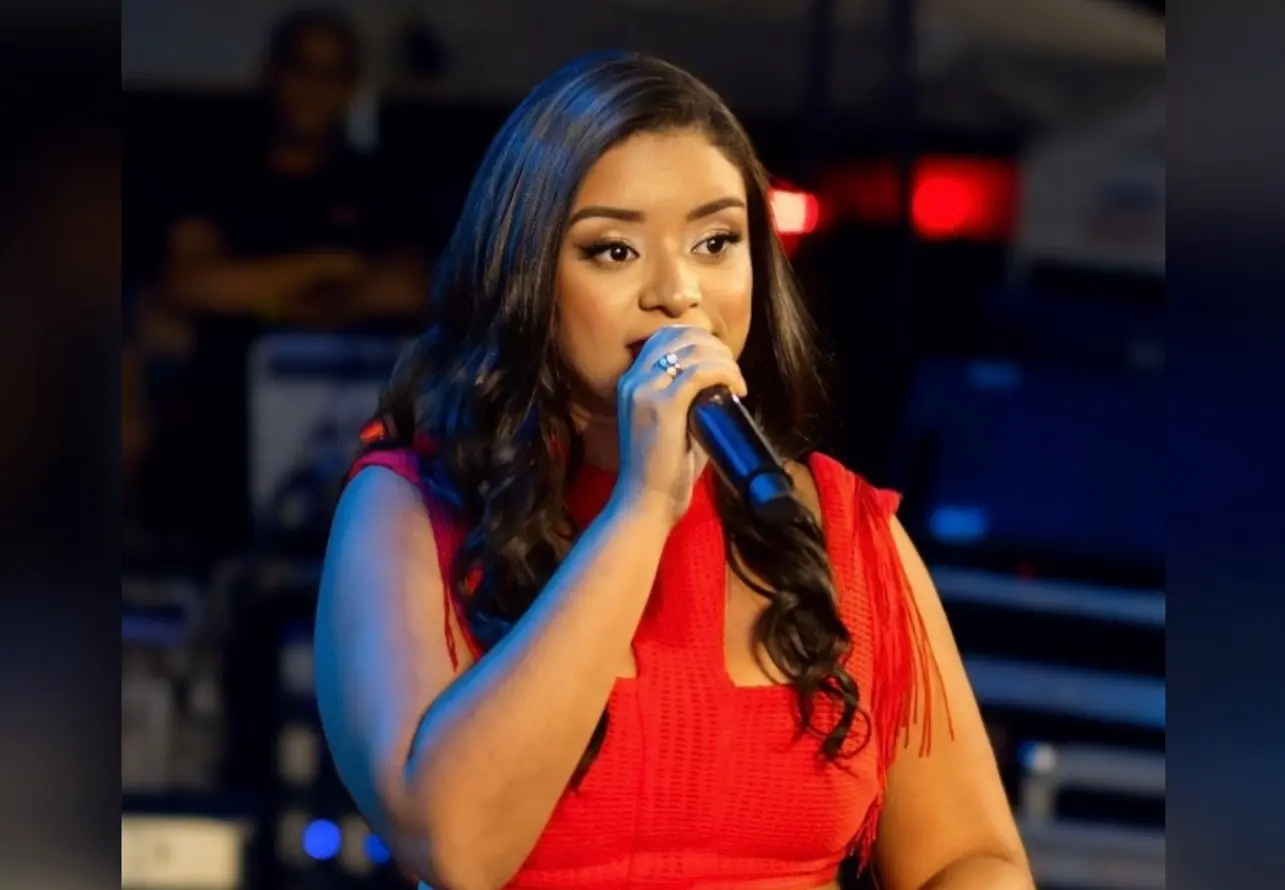 Cantora de Trindade disputa prêmio musical no ‘Caldeirão com Mion’ neste sábado