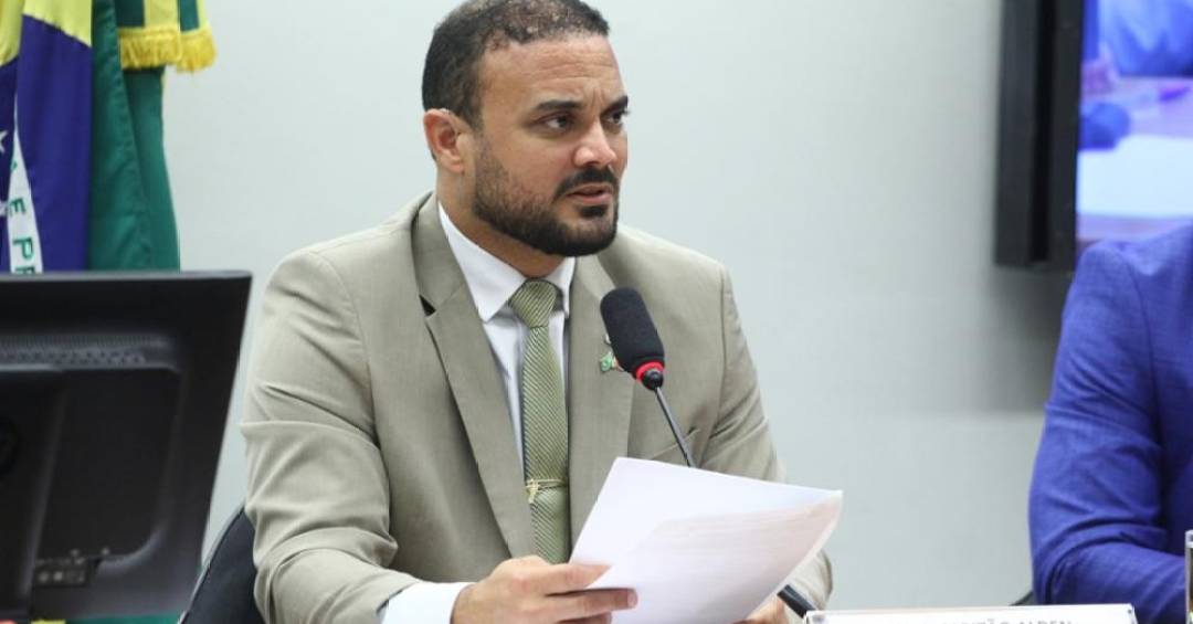 Opositor de Lula tenta limitar subsídio oferecido em PL dos combustíveis