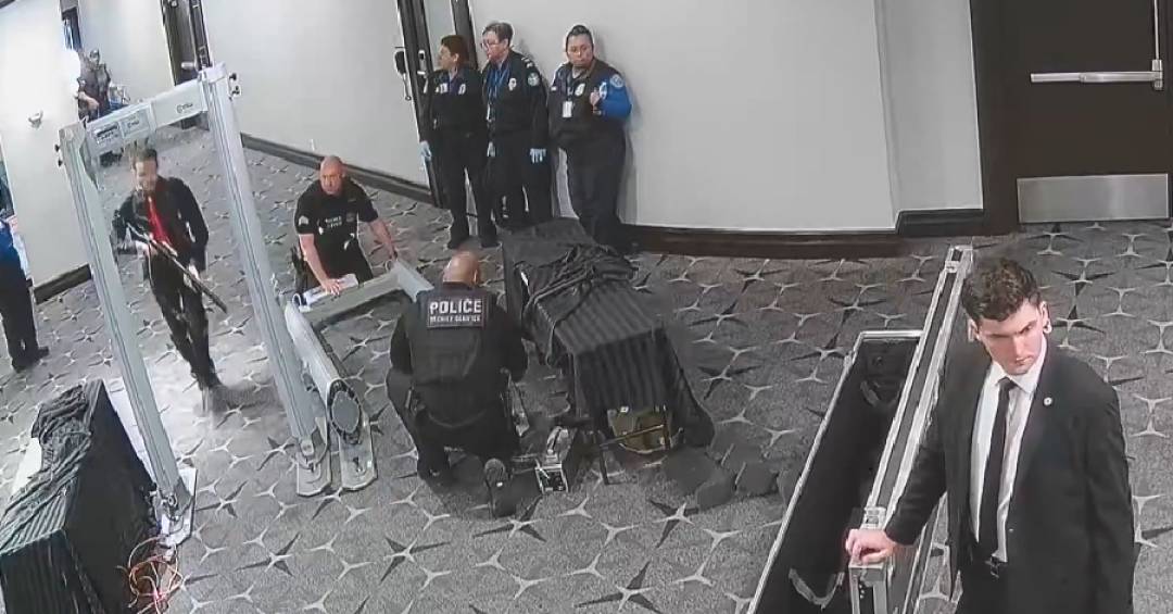 Novo vídeo mostra atirador tentando invadir jantar com Trump na Casa Branca