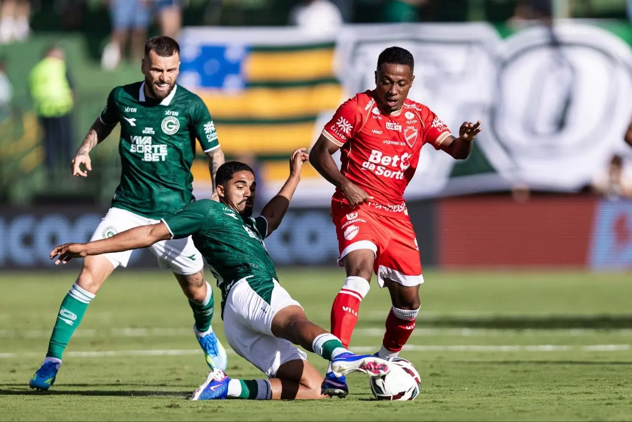Com gol de Anselmo Ramon, Goiás derrota Vila Nova e encerra sequência negativa na Série B
